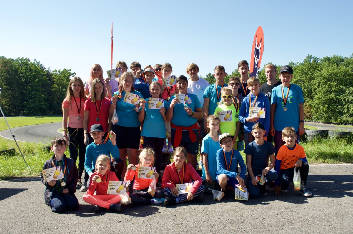 Účastníci 3. ročníku inline slalomu
